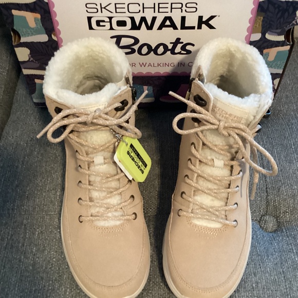 Skechers Women’s On the Go Glacial Ultra - Woodlands Winter Boots, size 8.5 - Picture 2 of 10